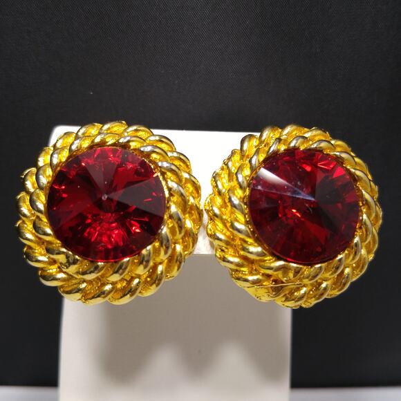 Vintage Red Rivoli Rhinestone Clip Earrings, Gold Plated Rope Design, 1980s - Picture 3 of 10